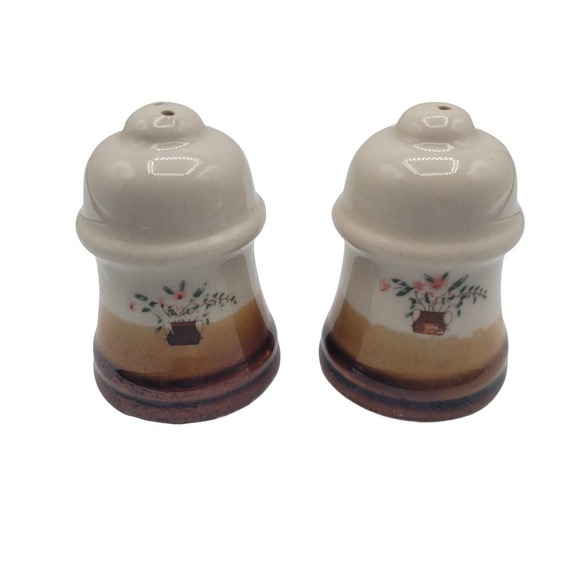 Cream Bell Shape Stoneware Flower Pot Salt and Pepper Shakers 1970s Brown Bottom - Picture 1 of 7